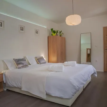 Woodgreen Studio 4*
